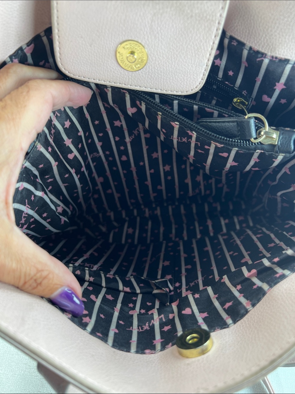 Betsy Johnson, floral Crossbody or handbag - Picture 11 of 12